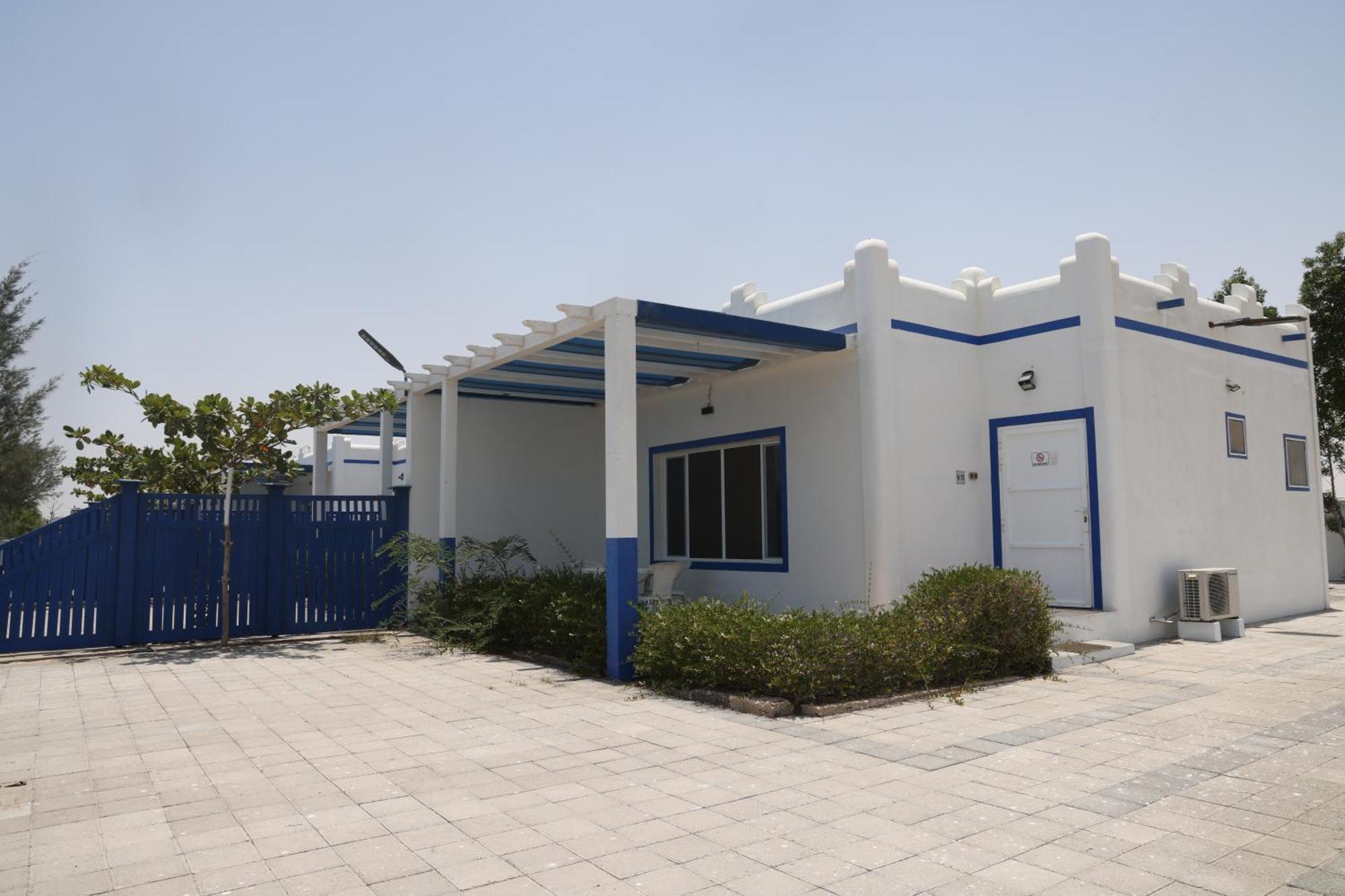 Al-ashkhara شاطئ الأشخرة