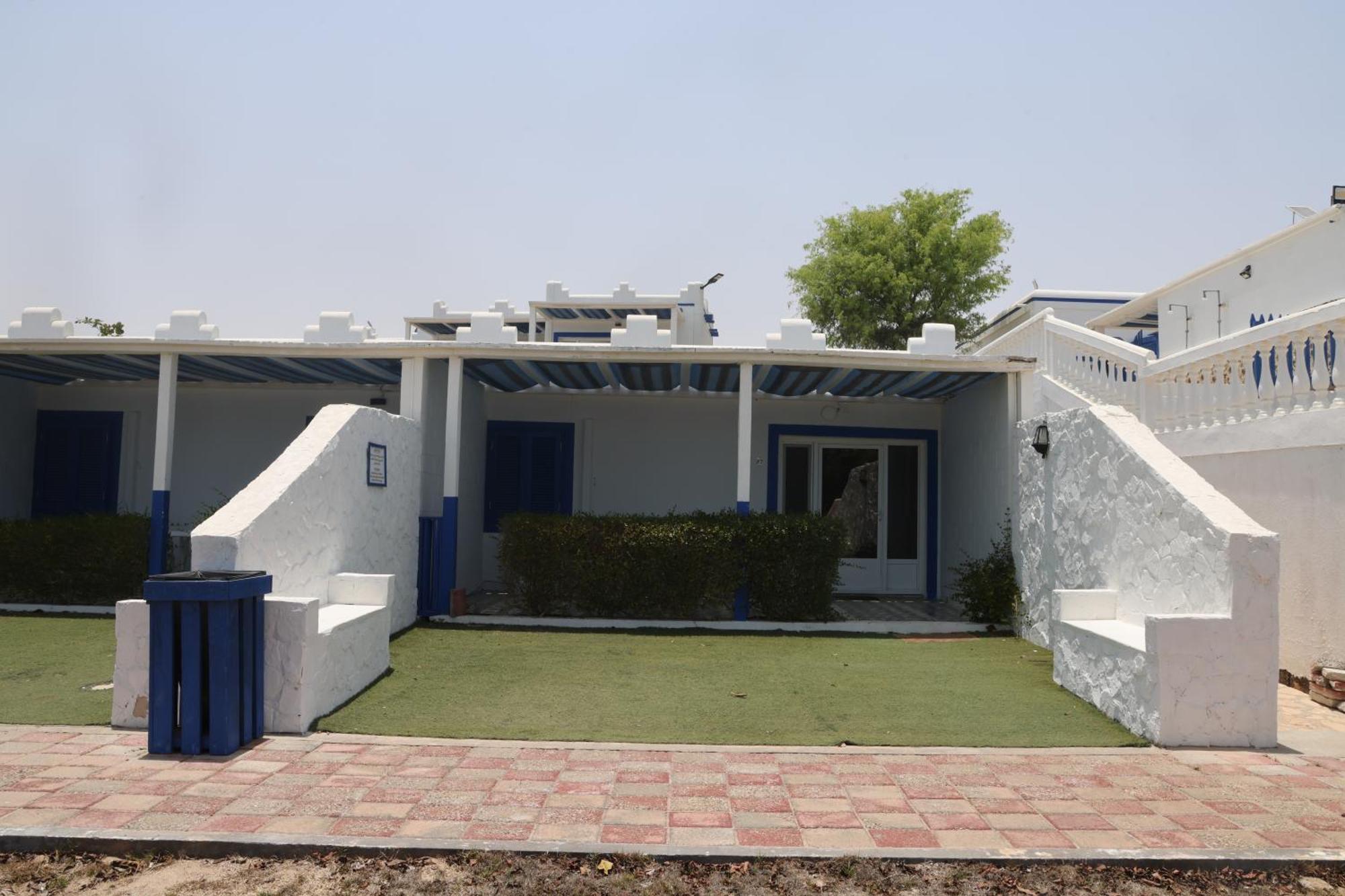 Resort Al-ashkhara شاطئ الأشخرة *